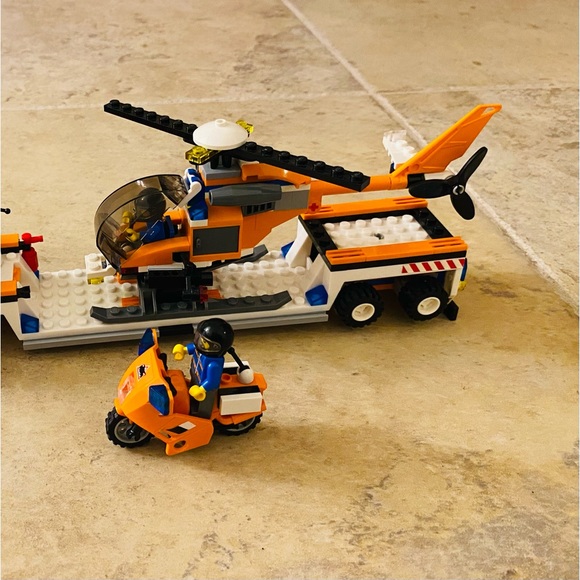 LEGO City Helicopter Transporter - Picture 4 of 7